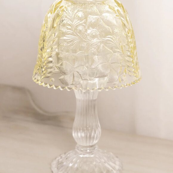 Vintage LE Smith Glass Yellow Fairy Lamp Candle Holder with Clear Base - Picture 3 of 6